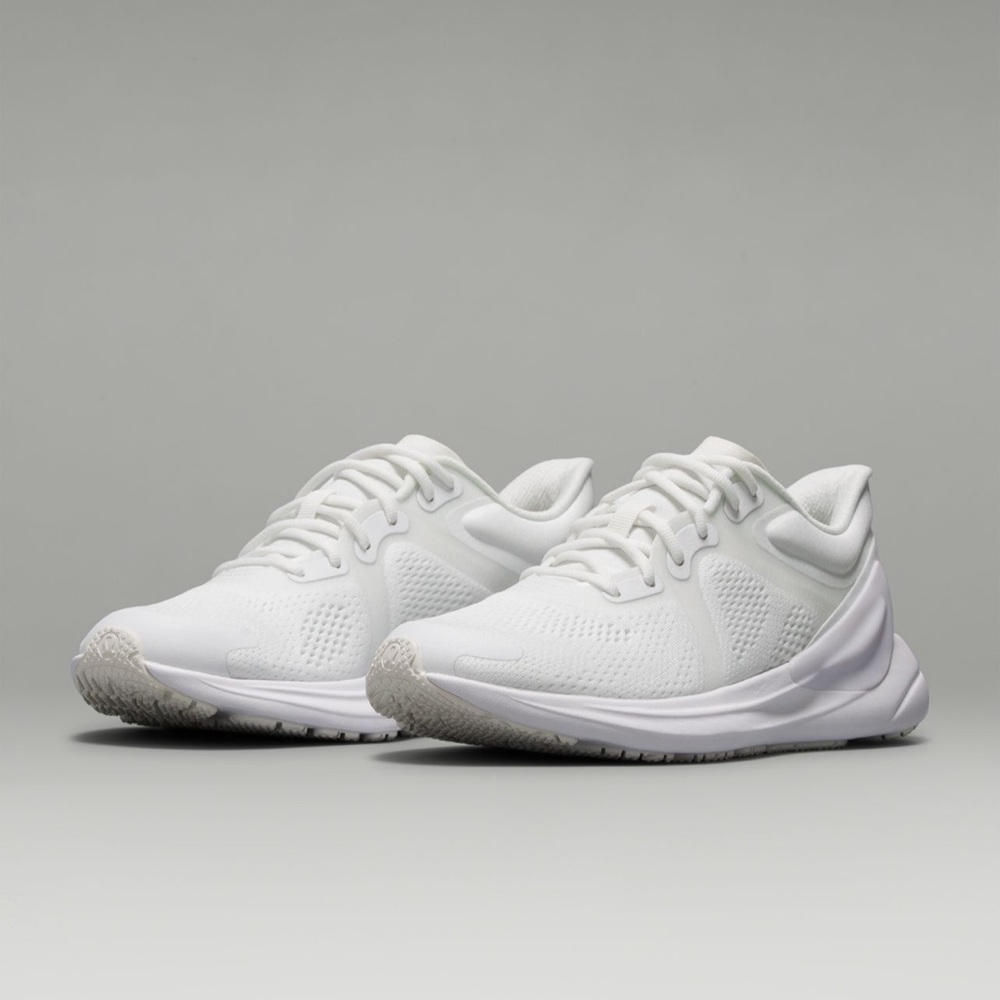 L ululemon Blissfeel Women’s Running Shoe white 7.5